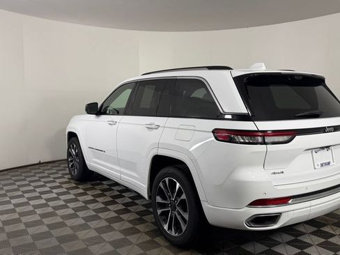 Used 2022 Jeep Grand Cherokee Overland w/ Luxury Tech Group IV AWD/4WD image 6