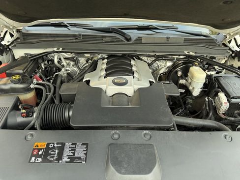 Used 2016 Cadillac Escalade Luxury image 12