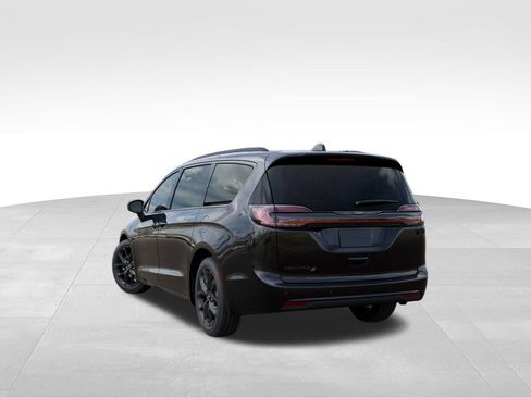 New 2026 Chrysler Pacifica Select w/ S Appearance Package image 3