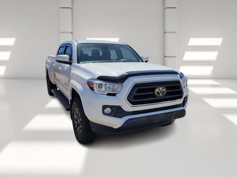 Used 2018 Toyota Tacoma TRD Sport w/ Technology Package image 4