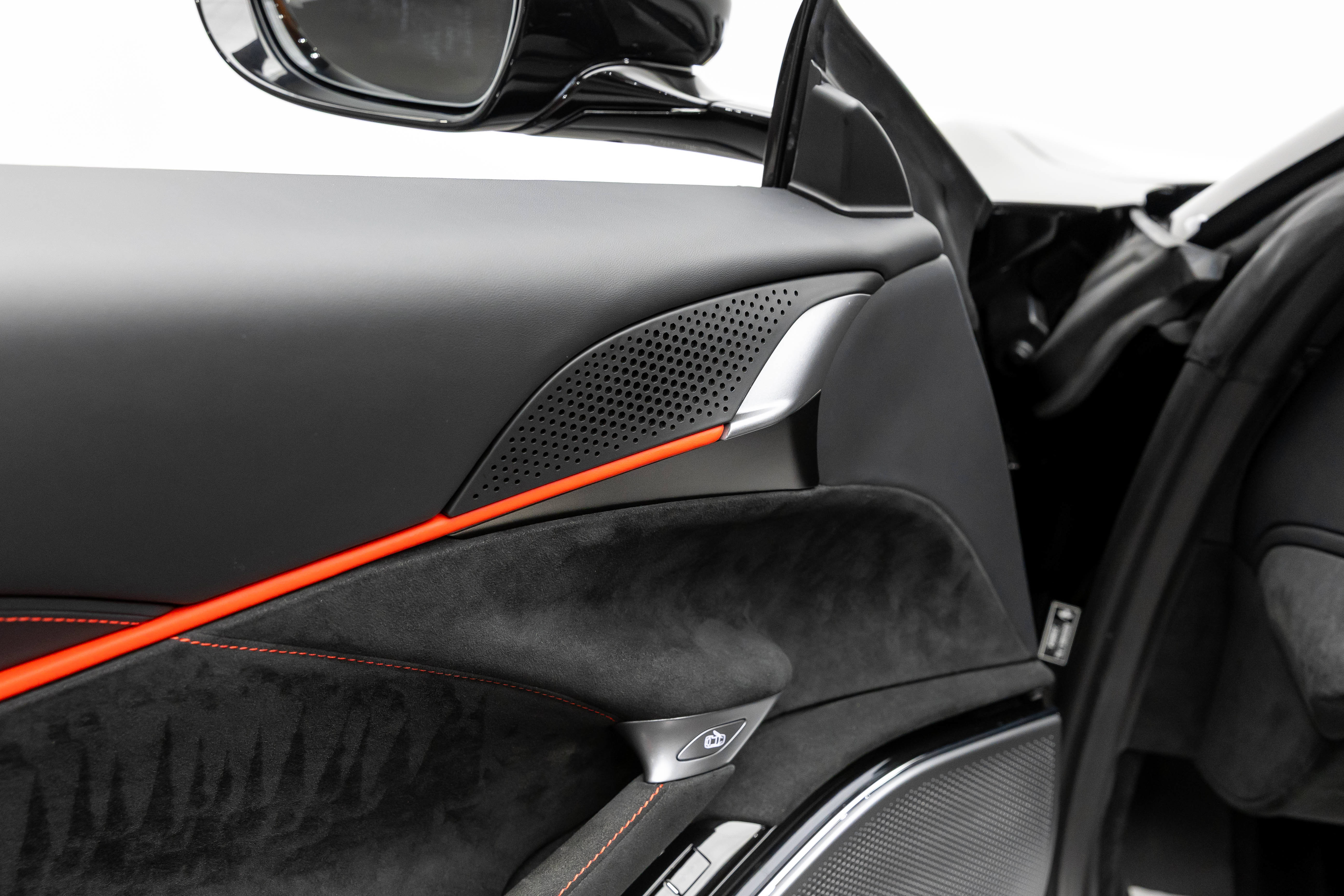 Certified 2025 Ferrari Roma Spider RWD image 13