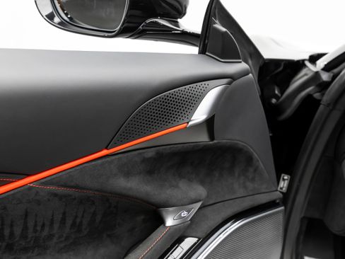 Used 2025 Ferrari Roma Spider RWD image 13