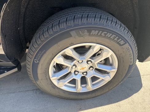 Used 2026 Chevrolet Suburban LT image 9