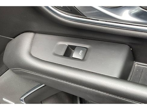 Used 2022 Chevrolet Suburban LT w/ Luxury Package image 24