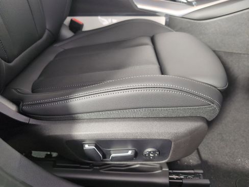 Used 2025 BMW 330i Sedan w/ Convenience Package image 32