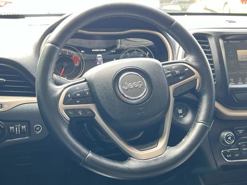 Used 2017 Jeep Cherokee Limited w/ Luxury Group image 6