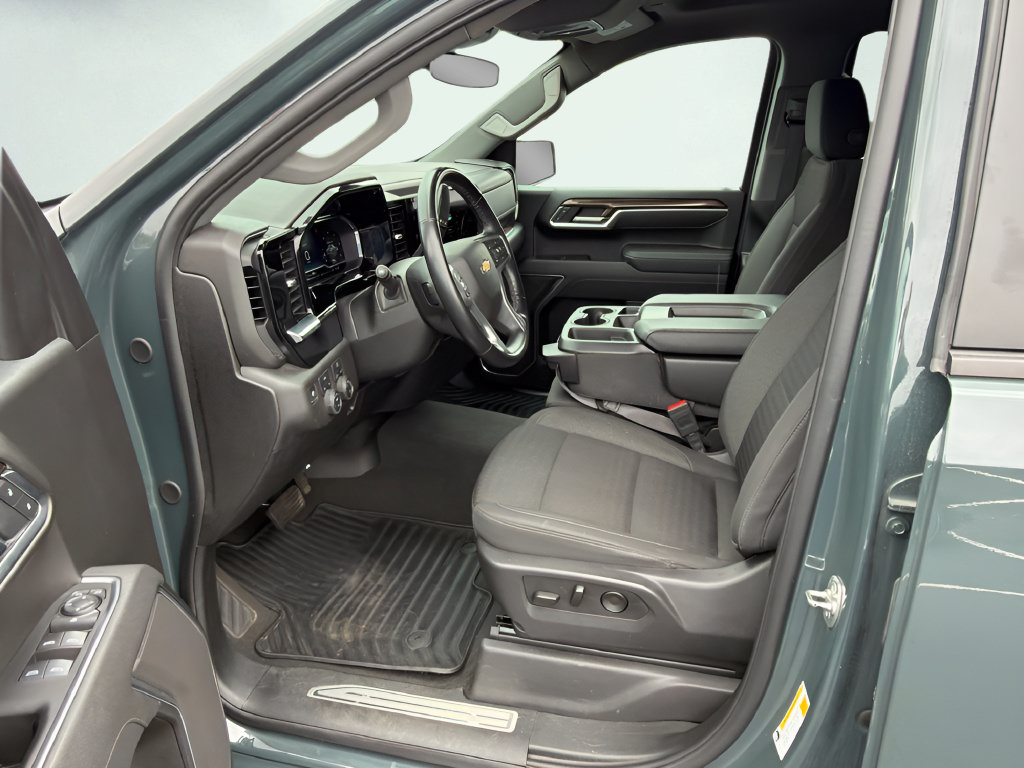 Used 2025 Chevrolet Silverado 1500 LT AWD/4WD image 19