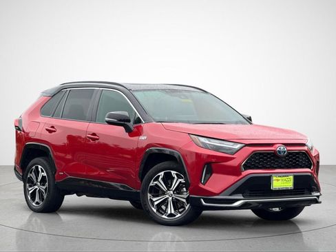 Used 2024 Toyota RAV4 XSE AWD/4WD image 2