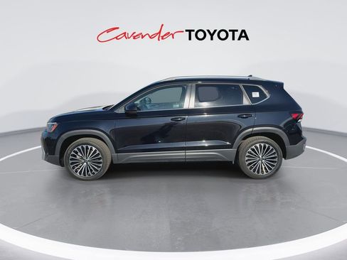 Used 2025 Volkswagen Taos SE FWD image 5