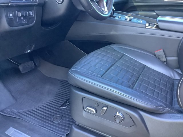 Used 2024 Cadillac Escalade Sport Platinum w/ LPO, ONYX Package AWD/4WD image 33