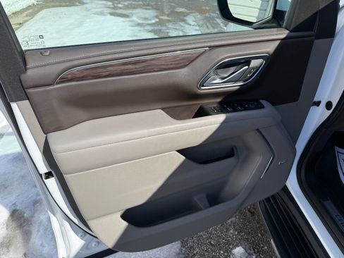 Used 2021 Chevrolet Suburban LT image 9