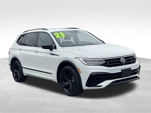 Used 2023 Volkswagen Tiguan SE R-Line AWD/4WD image 3