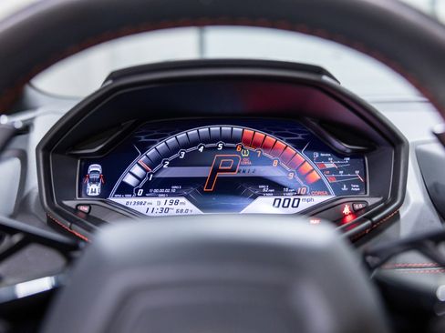 Used 2020 Lamborghini Huracan EVO image 40