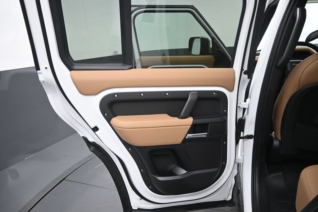 New 2026 Land Rover Defender 110 X-Dynamic SE AWD/4WD image 19