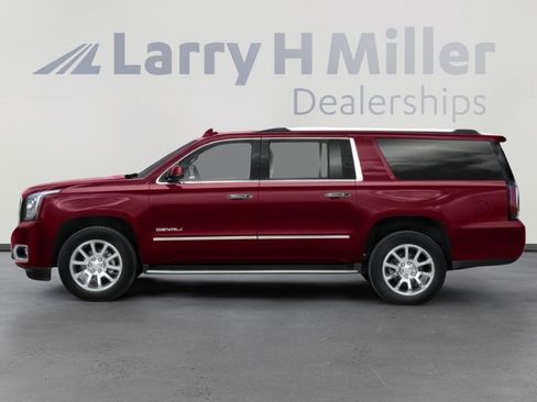 Used 2019 GMC Yukon XL Denali w/ Denali Ultimate Package image 3