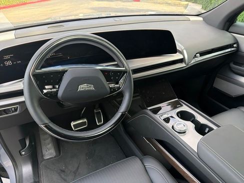 Certified 2026 Cadillac Vistiq Luxury AWD/4WD image 12