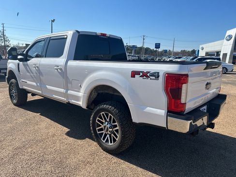 Used 2019 Ford F250 Lariat w/ Lariat Ultimate Package image 2