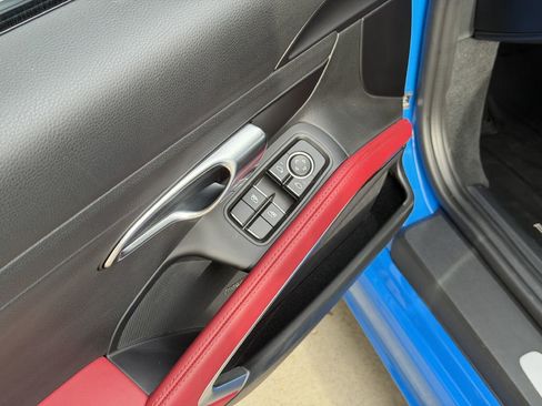 Used 2025 Porsche 718 Cayman w/ Sport Chrono Package image 19