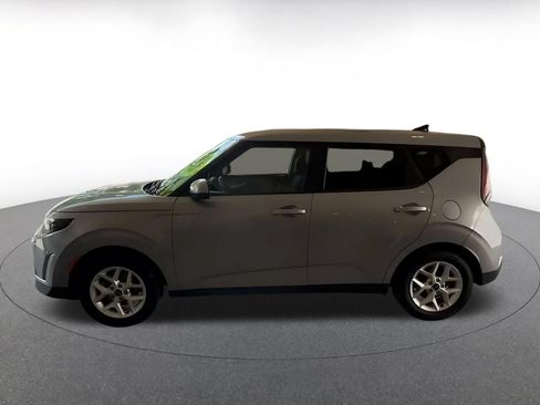 Used 2025 Kia Soul LX w/ LX Technology Package FWD image 9
