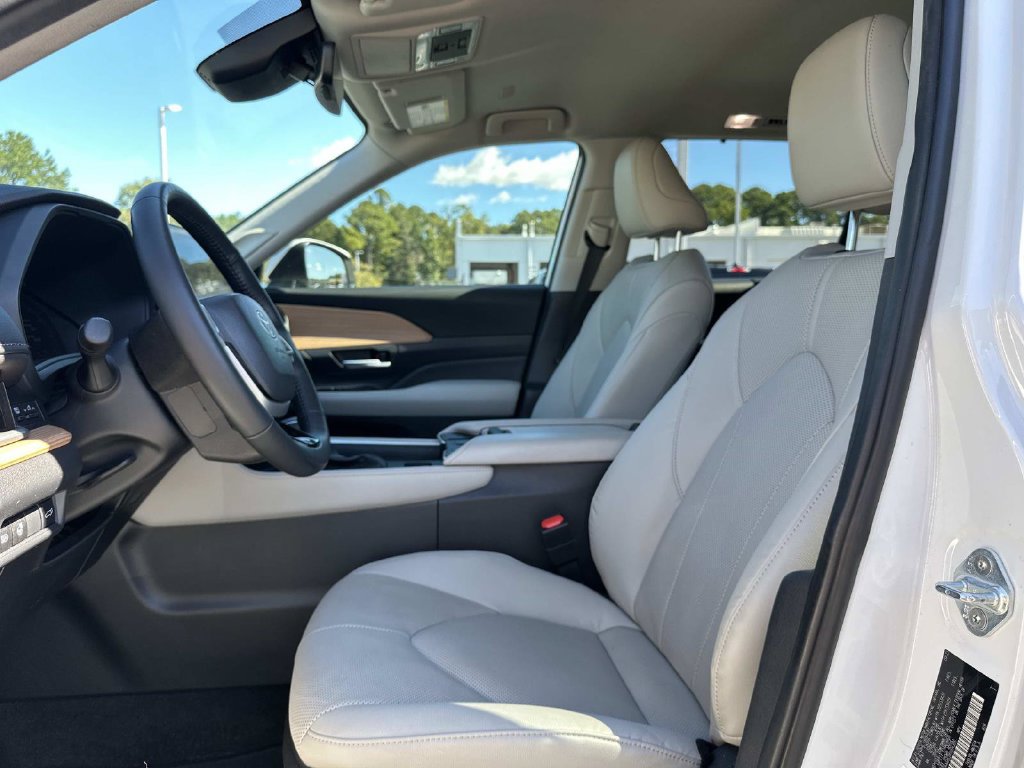 Used 2024 Toyota Grand Highlander FWD image 25