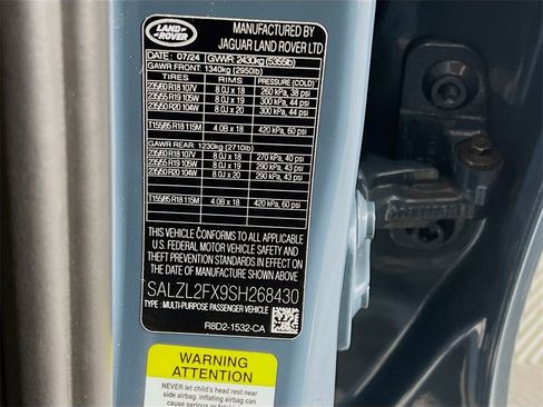 Certified 2025 Land Rover Range Rover Evoque Dynamic SE image 33