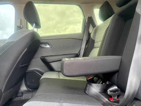 Used 2023 Nissan Rogue SV FWD image 30