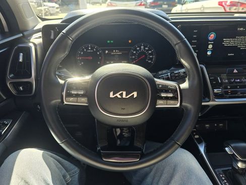 Used 2023 Kia Sorento S image 17
