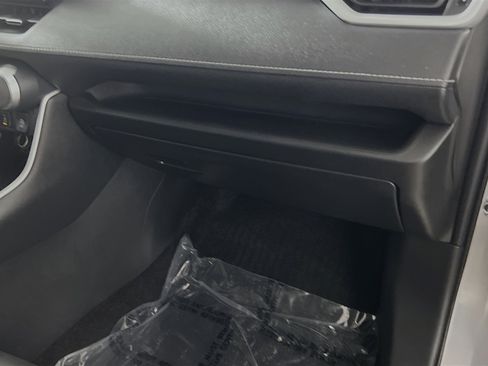 Used 2021 Toyota RAV4 XLE Premium image 35