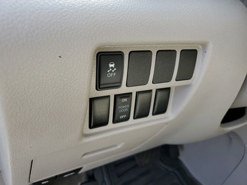 Used 2016 Nissan Quest SV image 15