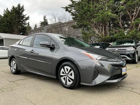 Used 2017 Toyota Prius Two image 2