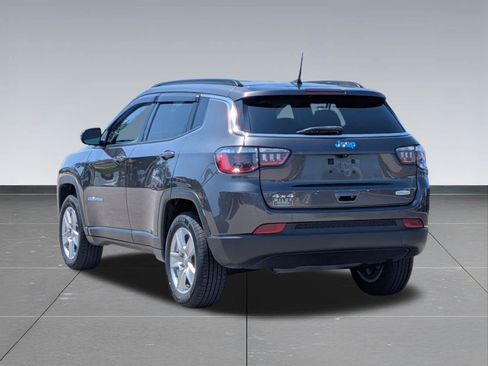 Used 2022 Jeep Compass Latitude w/ Convenience Group AWD/4WD image 3