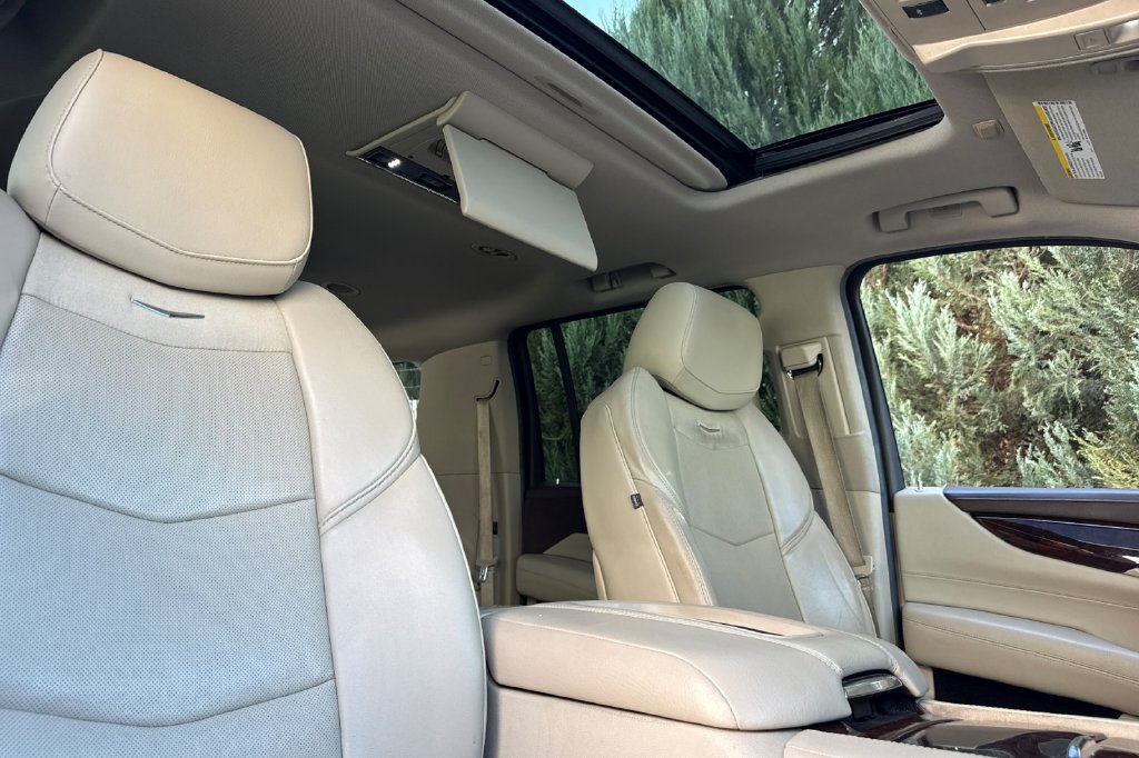 Used 2015 Cadillac Escalade ESV Luxury AWD/4WD image 22