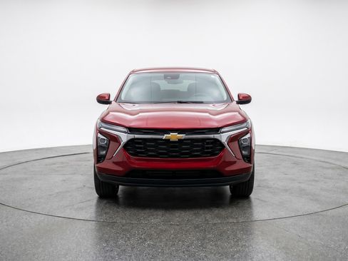 Used 2025 Chevrolet Trax LT w/ LT Convenience Package FWD image 2