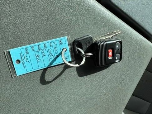Used 2005 Ford F350 XLT image 34