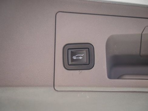 Used 2018 Cadillac XT5 Luxury image 10