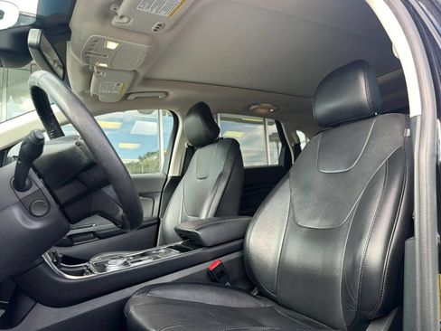 Used 2019 Ford Edge Titanium w/ Equipment Group 301A FWD image 8