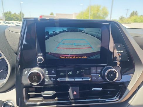 Used 2023 Toyota Highlander XLE FWD image 29