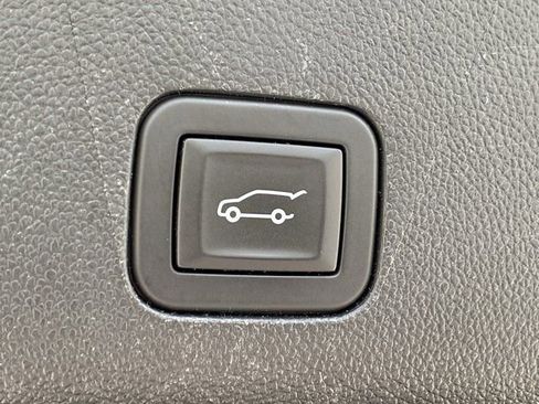 Used 2025 GMC Yukon Denali w/ Sun & Power Step Package AWD/4WD image 8