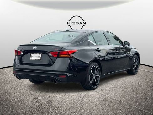 Certified 2025 Nissan Altima 2.5 SR image 5