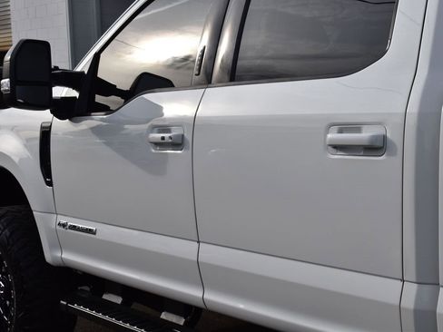 Used 2022 Ford F250 Lariat w/ Black Appearance Package image 9