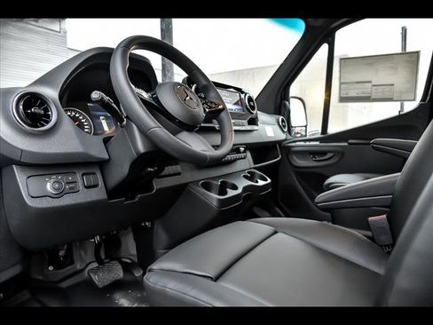 New 2025 Mercedes-Benz Sprinter 2500 image 9