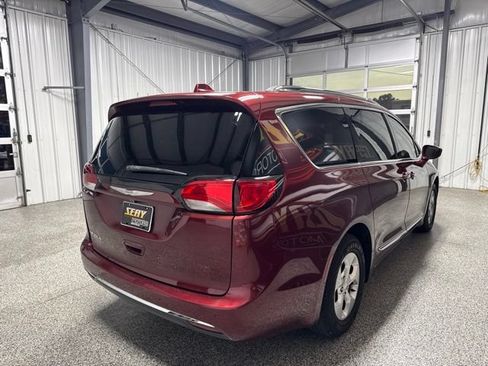 Used 2017 Chrysler Pacifica Touring-L Plus FWD image 15