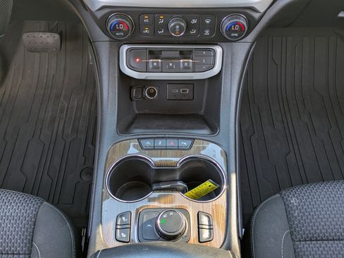 Used 2023 GMC Acadia SLE w/ Driver Convenience Package FWD image 22
