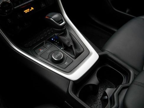 Used 2021 Toyota RAV4 XLE Premium image 23