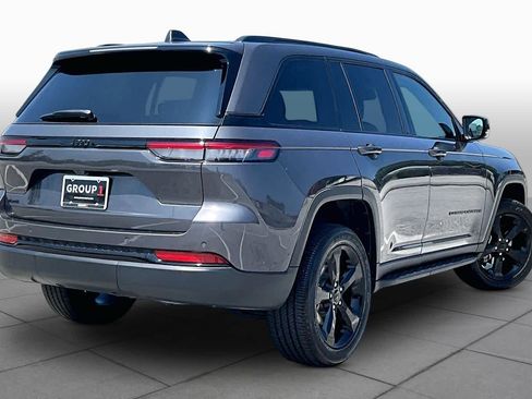 Used 2023 Jeep Grand Cherokee Altitude AWD/4WD image 13