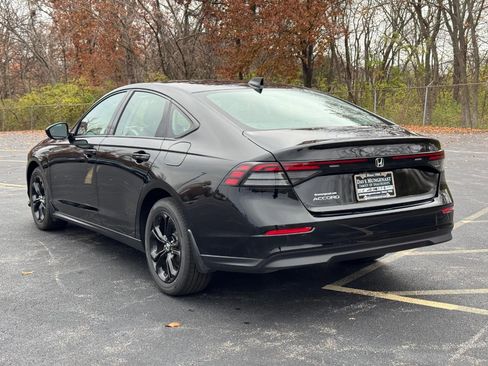 Certified 2025 Honda Accord SE image 6