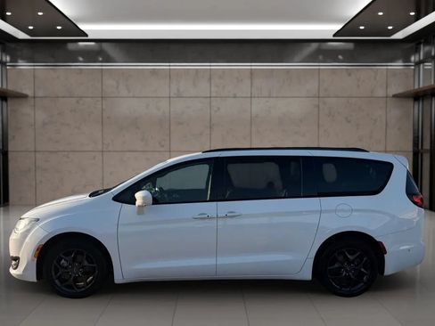 Used 2019 Chrysler Pacifica Touring-L Plus w/ Advanced Safetytec Group FWD image 6