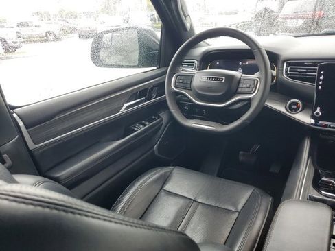 Used 2024 Jeep Wagoneer L Series II w/ Flexible Seating Group image 15