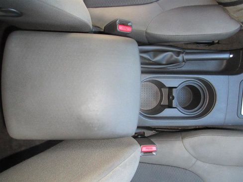 Used 2014 Nissan Xterra S image 16