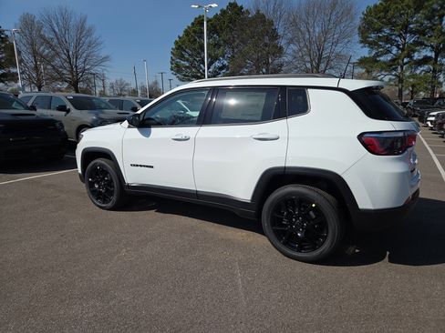 New 2026 Jeep Compass Latitude image 3